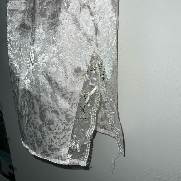 Silky Cut out dress - Picture 5 of 10